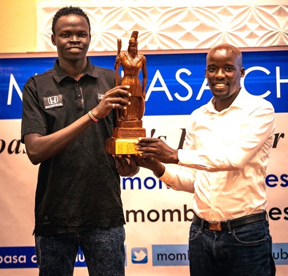 Atem Gak Ngong receiving his trophy at the Mombasa Open